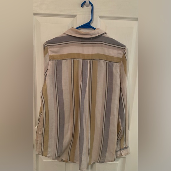 Button up top - Picture 2 of 3